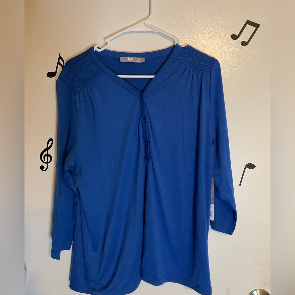 LEE By RIDERS BRAND WOMAN'S V Neck shirt
